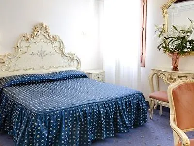 Hotel Diana Venecia 3*,
