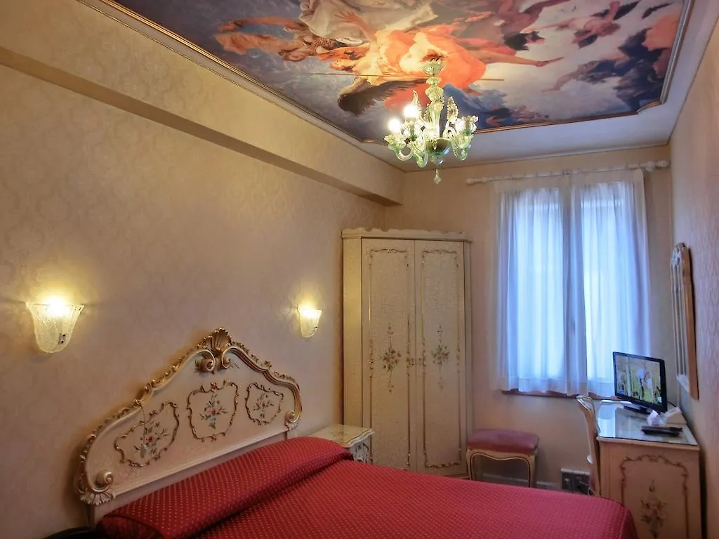 Hotel Diana Venecia 3*,