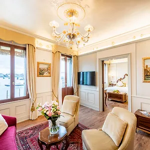 Hotel Monaco & Grand Canal
