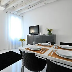 Venetian Apartament